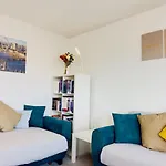 Prime Central Location By London Eye - Direct View - Entire Flat For 3 Adults & 1 Child