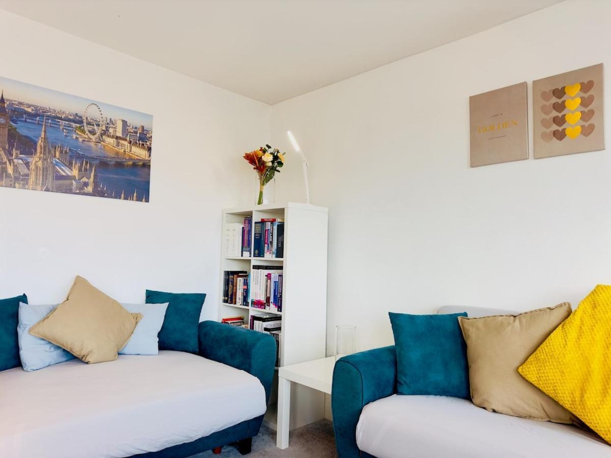 Prime Location By Eye - Direct View - Entire Flat For 3 Adults & 1 Child *