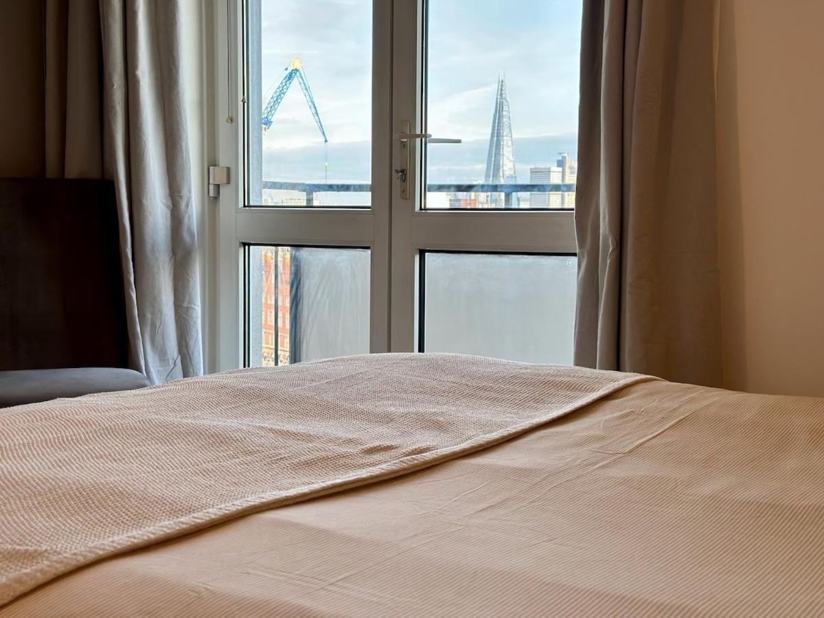 Apartment Prime Location By Eye - Direct View - Entire Flat For 3 Adults & 1 Child London