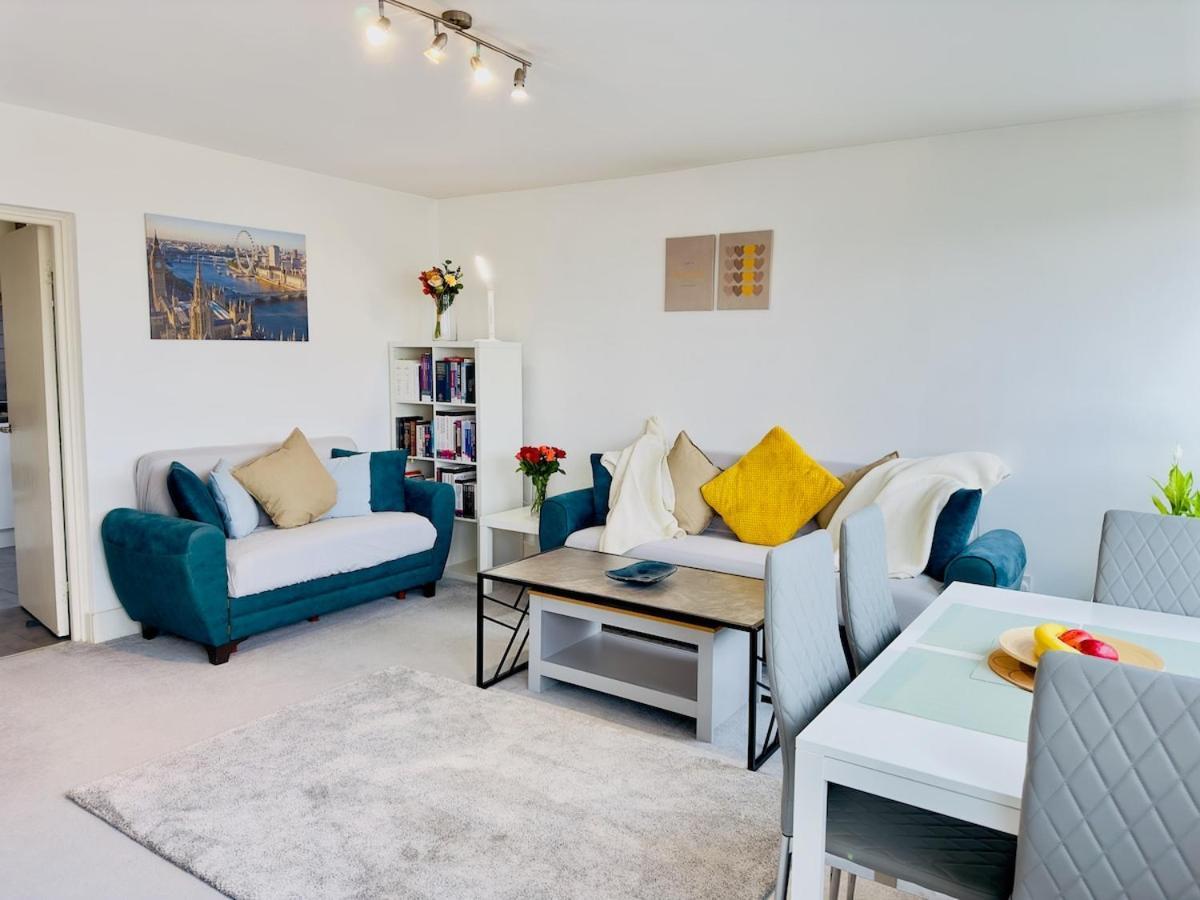 Prime Location By Eye - Direct View - Entire Flat For 3 Adults & 1 Child