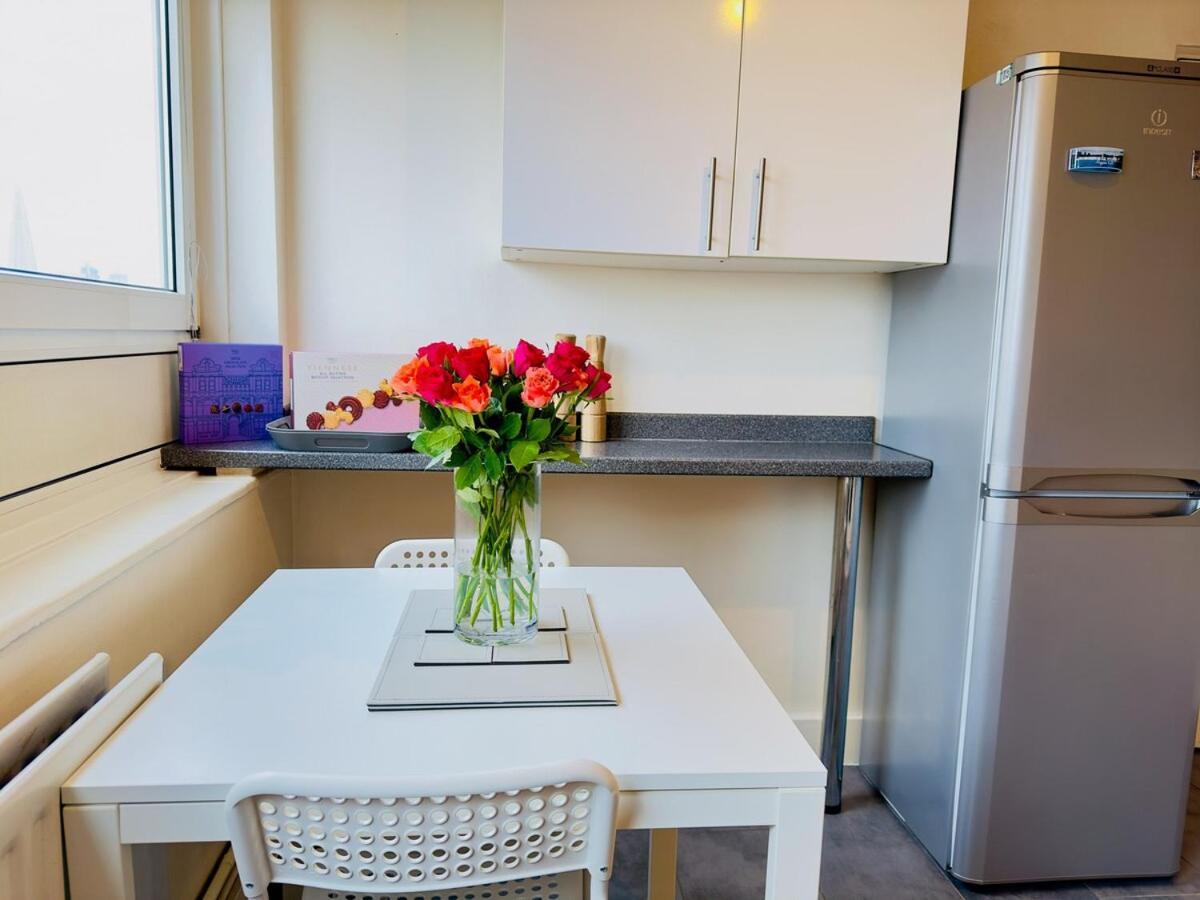Prime Location By Eye - Direct View - Entire Flat For 3 Adults & 1 Child Apartment