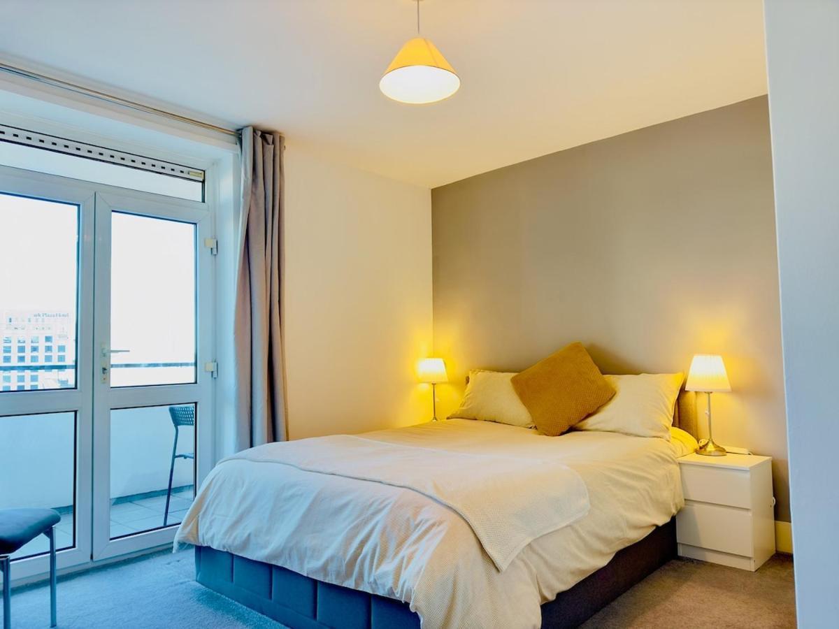 Prime Location By Eye - Direct View - Entire Flat For 3 Adults & 1 Child Apartment London